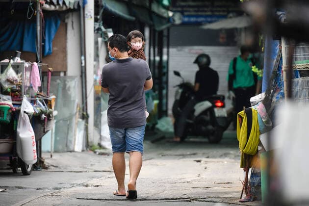March 20, 2020, Bangkok, Thailand: A man carrying a kid while wearing protective masks as a preventive measure against the spread of Coronavirus at the Chatuchak Weekend Market in Bangkok..Thailand has so far reported 322 cases of COVID-19 coronavirus with most of the cases reported in the Capital city of Bangkok. Bangkok Thailand - ZUMAs197 20200320_zaa_s197_023 Copyright: xAmpholxThongmueangluangx