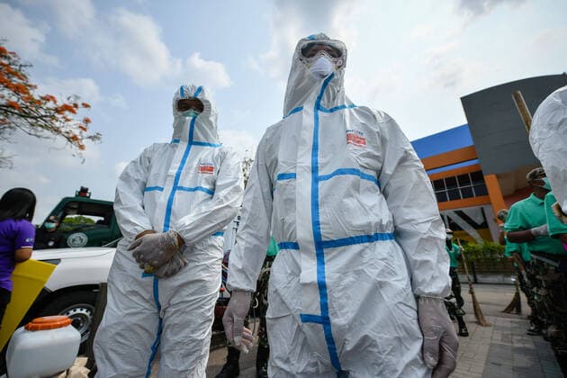 March 20, 2020, Bangkok, Thailand: Workers dressed in protective suites as a preventive measure against the spread of Coronavirus at the Chatuchak Weekend Market in Bangkok..Thailand has so far reported 322 cases of COVID-19 coronavirus with most of the cases reported in the Capital city of Bangkok. Bangkok Thailand - ZUMAs197 20200320_zaa_s197_036 Copyright: xAmpholxThongmueangluangx