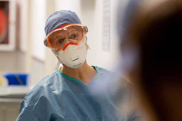 (200320) -- BARCELONA, March 20, 2020 (Xinhua) -- A medical worker works at a hospital in Barcelona, Spain, March 20, 2020. Spain has reported over 1,000 deaths of COVID-19, the disease caused by the novel coronavirus, the Spanish Ministry for Health, Consumer Affairs and Social Services confirmed on Friday. According to the ministry, 1,002 people have now lost their lives from COVID-19, in comparison with the 767 deaths a day ago. (Photo by Francisco Avia Xinhua) SPAIN-BARCELONA-COVID-19-HOSPITAL