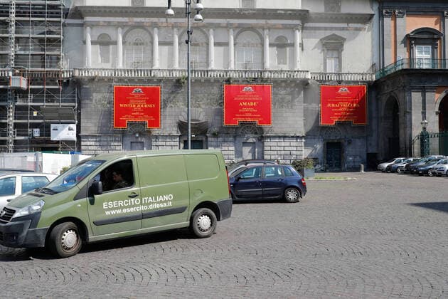 March 20, 2020, Naples, CAMPANIA, ITALY: Italy-20 03 2020 Naples, during the pandemic of the covid-19 virus, the streets are empty both in the center and in the suburbs but the inconvenience for citizens with garbage heaps begins, the lack of food for the less well-off. Now the military arrives, but the Neapolitans do not afflict themselves and respond with flags and banners from the balconies. Naples ITALY - ZUMAs236 20200320_zap_s236_023 Copyright: xFabioxSassox