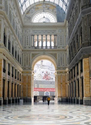March 20, 2020, Naples, CAMPANIA, ITALY: Italy-20 03 2020 Naples, during the pandemic of the covid-19 virus, the streets are empty both in the center and in the suburbs but the inconvenience for citizens with garbage heaps begins, the lack of food for the less well-off. Now the military arrives, but the Neapolitans do not afflict themselves and respond with flags and banners from the balconies. Naples ITALY - ZUMAs236 20200320_zap_s236_034 Copyright: xFabioxSassox
