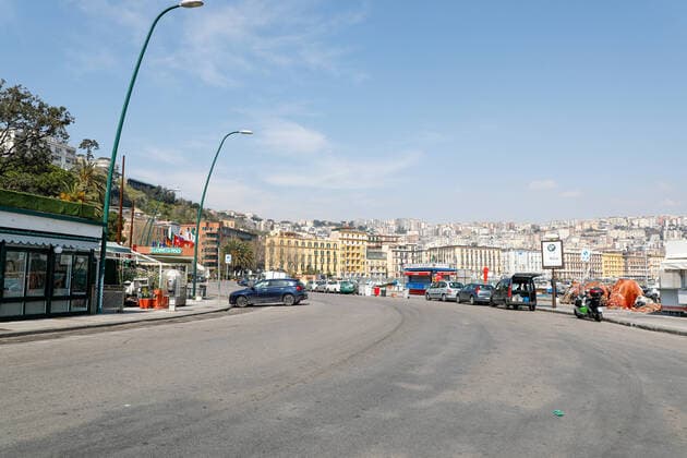 March 20, 2020, Naples, CAMPANIA, ITALY: Italy-20 03 2020 Naples, during the pandemic of the covid-19 virus, the streets are empty both in the center and in the suburbs but the inconvenience for citizens with garbage heaps begins, the lack of food for the less well-off. Now the military arrives, but the Neapolitans do not afflict themselves and respond with flags and banners from the balconies. Naples ITALY - ZUMAs236 20200320_zap_s236_045 Copyright: xFabioxSassox