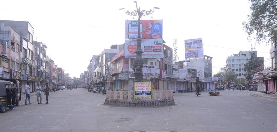 India: Curfew after COVID-19 positive cases A empty view of market in Bhilwara. Rajasthan Government declared curfew in the city after six tested postive for COVID-19 to prevent further spread of the disease. Bhilwara Rajashan India Copyright: SumitxSaraswat