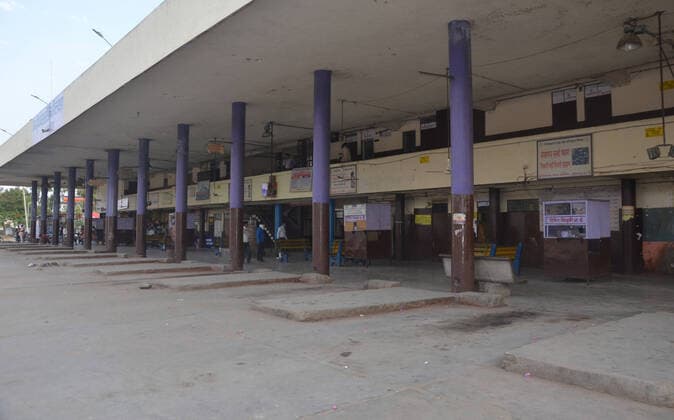 India: Curfew after COVID-19 positive cases A empty view of Roadways bus stand in Bhilwara. Rajasthan Government declared curfew in the city after six tested postive for COVID-19 to prevent further spread of the disease. Bhilwara Rajashan India Copyright: SumitxSaraswat