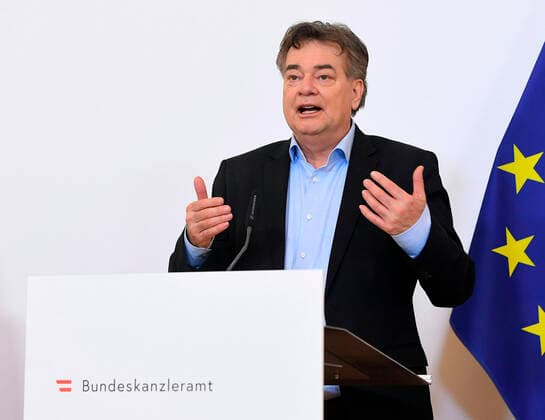 Wien 20.03.2020, Bundeskanzleramt, Wien, AUT, Akutelle Entwicklungen zur Coronaerkrankung in Oesterreich, Pressekonferenz, Aktuelle Massnahmen, im Bild Vizekanzler Werner Kogler (Gruene) Vizekanzler Werner Kogler (Gruene) during a press conference on the subject Current measures, of Austrian Goverment about the Coronavirus Pandemie at the Bundeskanzleramt in Wien, Austria on 2020 03 20.