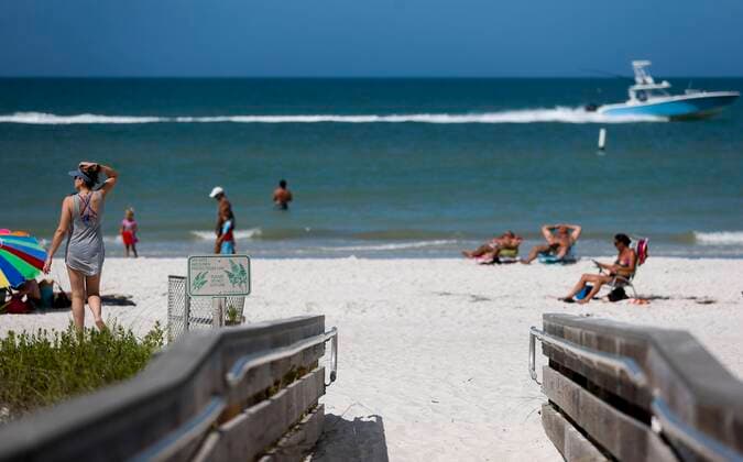 March 20, 2020, St. Petersburg, Florida, USA: The scene of the beach looking out from the 8th Avenue Beach Access Park on Indian Rocks Beach, Friday, March 20, 2020 in Indian Rocks Beach. Pinellas County has announced that all public beaches will close tonight at 11:59 p.m. St. Petersburg USA - ZUMAs70_ 20200320_zan_s70_009 Copyright: xDirkxShaddx