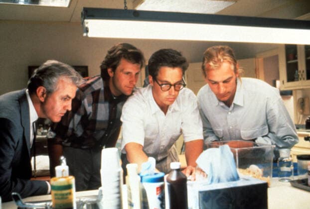 ARACHNOPHOBIA, James Handy, Jeff Daniels, Brian McNamara, Julian Sands, 1990 Walt Disney Co. Courtesy Everett Collection !ACHTUNG AUFNAHMEDATUM GESCHÃ„TZT! PUBLICATIONXNOTxINxCANxCHNxFRAxITAxJPNxNORxPOLxRUSxESPxUKxUSA Copyright: xWaltxDisneyxCo. CourtesyxEverettxCollectionx MSDARAC EC001