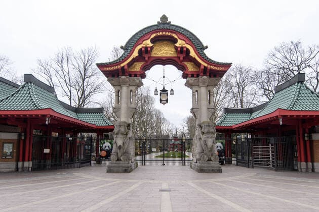 Coronavirus, Impressionen aus Berlin Deutschland, Berlin - 20.03.2020: Im Bild ist der Eingang des Berliner Zoo zu sehen. Berlin Berlin Deutschland