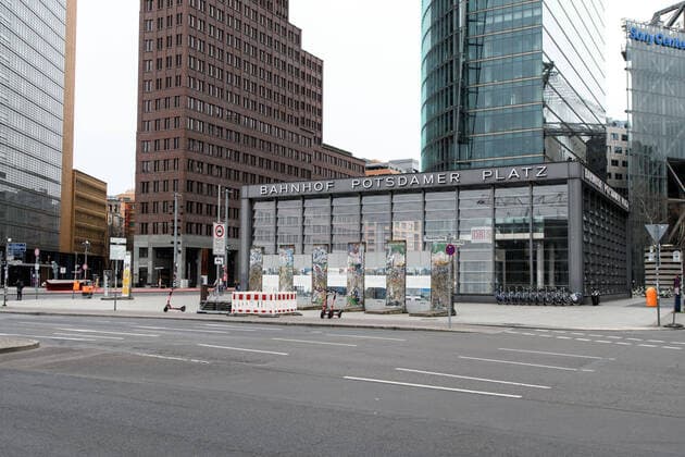 Coronavirus, Impressionen aus Berlin Deutschland, Berlin - 20.03.2020: Im Bild ist der leere Potsdamer Platz zu sehen. Berlin Berlin Deutschland