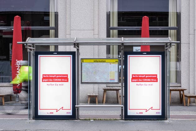 Coronavirus, Impressionen aus Berlin Deutschland, Berlin - 20.03.2020: Im Bild ist eine Haltstelle mit Informationstafel zum Corona Virus zu sehen. Berlin Berlin Deutschland