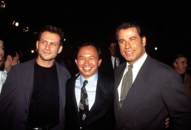 Christian Slater, director John Woo, John Travolta at the premiere of BROKEN ARROW, 1996, TM & Copyright (c) 20th Century Fox Film Corp. All rights reserved. 20thCentFox Courtesy Everett Collection !ACHTUNG AUFNAHMEDATUM GESCHÃ„TZT! PUBLICATIONXNOTxINxCANxCHNxFRAxITAxJPNxNORxPOLxRUSxESPxUKxUSA Copyright: x20thCentFox CourtesyxEverettxCollectionx MSDBRAR FE001