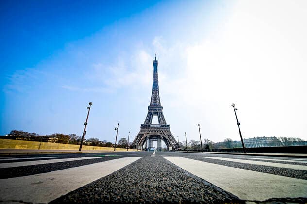 Paris en mode confinement - Pont de l Alma desert vide - Tour Eiffel NEWS : COVID 19 a Paris - 20 03 2020 JBAutissier Panoramic 