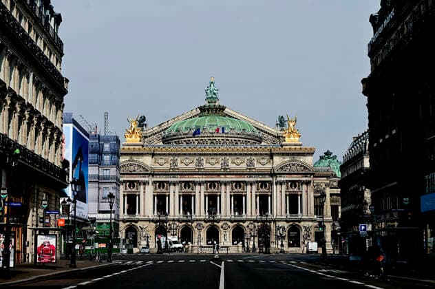 Paris en mode confinement - place de L opera Garnier NEWS : COVID 19 a Paris - 20 03 2020 JBAutissier Panoramic 