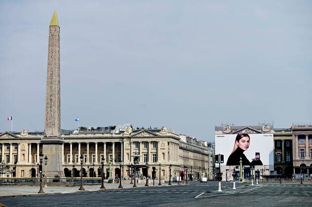 Paris en mode confinement NEWS : COVID 19 a Paris - 20 03 2020 JBAutissier Panoramic 