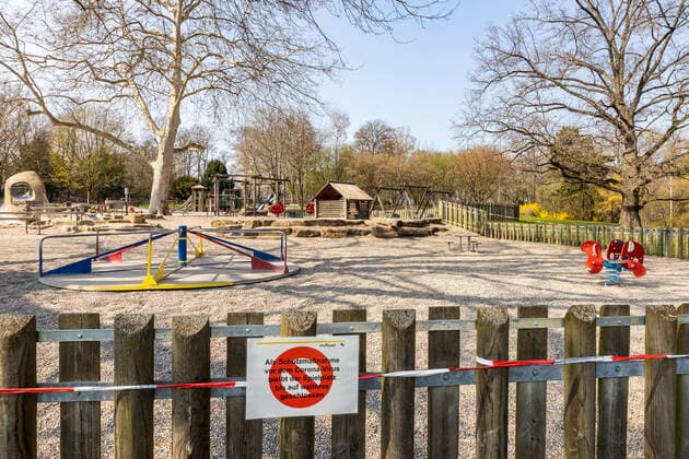 Stuttgart, 20.03.2020: Spielplatz gesperrt auf dem Killesberg in Stuttgart. Auswirkungen der Corona-Krise. DEU, Deutschland, Baden-Württemberg