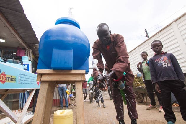 March 20, 2020, Nairobi, Kenya, Africa: A Man is seen washing his hand at a local public handwashing station set up in Kibera slums. Nairobi Africa - ZUMAd156 20200320_zip_d156_009 Copyright: xDonwilsonxOdhiambox