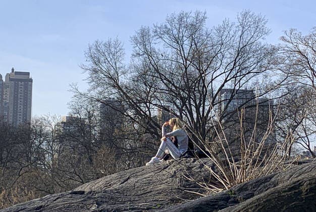 March 20, 2020, Nova York, EUA: (NEW)..Movement at Central Park amid Coronavirus COVID-19. March 20,2020,New York,USA:Little movement of people at Central Park due to the outbreak of Coronavirus and starting from Sunday (22)the Governor of New YorkoÂ¢Ã¢öÂ¬Ã¢Â¢s new decree of everyone staying at home comes into effect ...Credit: Thenews2 Nova York - ZUMAn293 20200320_znp_n293_065 Copyright: xNiyixFotex