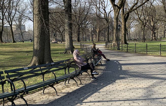 March 20, 2020, Nova York, EUA: (NEW)..Movement at Central Park amid Coronavirus COVID-19. March 20,2020,New York,USA:Little movement of people at Central Park due to the outbreak of Coronavirus and starting from Sunday (22)the Governor of New YorkoÂ¢Ã¢öÂ¬Ã¢Â¢s new decree of everyone staying at home comes into effect ...Credit: Thenews2 Nova York - ZUMAn293 20200320_znp_n293_069 Copyright: xNiyixFotex