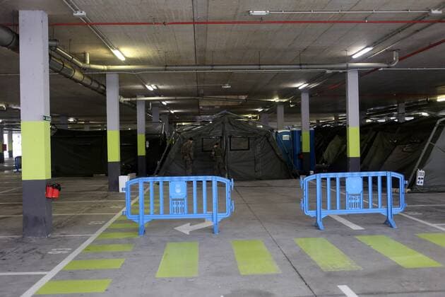 Spain: 7th day of alert status for CoVid-19 Oviedo, SPAIN: The stores that will be set up in the Hospital parking lot during the 7th day of the Alert State in Spain, at the Central University Hospital of Asturias in Oviedo, Spain on March 20, 2020. Oviedo Asturias Spain Copyright: AlbertoxBrevers