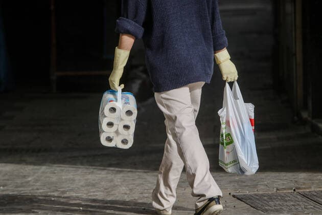 March 20, 2020: 20 March 2020 (Malaga) Toilet paper is the most desirable item in the daily purchases of supermarkets and the one that is first sold out because of the Coronavirus state alarm. - ZUMAc161 20200320_zap_c161_043 Copyright: xLorenzoxCarnerox