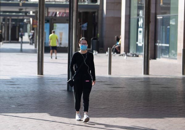 CORONAVIRUS AUSTRALIA, A woman wearing a protective face mask walking through Circular Quay, Sydney, Saturday, March 21, 2020. Sydney is seeing a dramatic reduction in people on the streets as people are asked to enact social distancing and self isolation in order to prevent the spread of Covid-19. ( NO ARCHIVING, EDITORIAL USE ONLY, NO USE IN BOOKS WITHOUT CONSENT SYDNEY NSW AUSTRALIA  Copyright: xJAMESxGOURLEYx 20200321001458535602