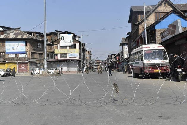 Kashmir lockdown after first positive case COVID-19 Kashmir lockdown after government authorities imposed restrictions across Kashmir valley. Strict restrictions were in place to curb the spread of COVID-19 after the first positive case was reported from main city of Srinagar. Srinagar India Copyright: SajadxHameed