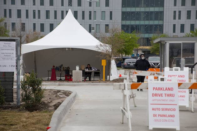 (200320) -- DALLAS (U.S.), March 20, 2020 (Xinhua) -- Photo taken on March 20, 2020 shows a drive-thru COVID-19 testing site in Dallas, Texas, the United States. The number of COVID-19 cases in the United States has topped 18,563 as of 18:30 Eastern Standard Time Friday, with 227 deaths, according to the Center for Systems Science and Engineering at Johns Hopkins University. (Photo by Dan Tian Xinhua) U.S.-TEXAS-DALLAS-DRIVE-THRU COVID-19 TESTING SITE 
