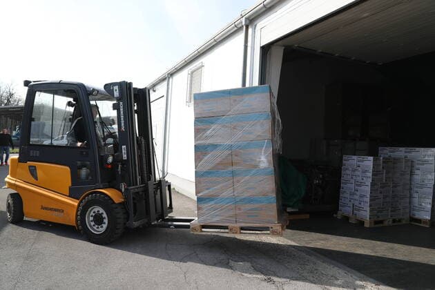 (200321) -- LJUBLJANA, March 21, 2020 -- Workers unload the medical masks from China in Ljubljana, Slovenia on March 20, 2020. A batch of 300,000 medical masks from China arrived in Ljubljana via Belgium on Friday to help the country combat the COVID-19. At the central warehouse, Slovenian administration for civil protection received the masks which are donated by Jack Ma Foundation and the Alibaba Foundation. ) SLOVENIA-LJUBLJANA-COVID-19-CHINA-DONATED MASKS-ARRIVAL PengxLijun 