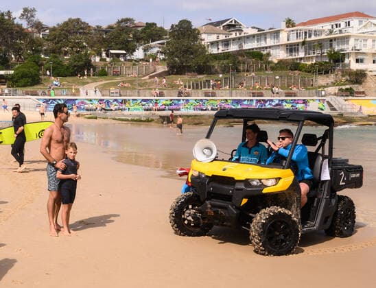 BONDI BEACH CORONAVIRUS CLOSURE, Lifeguards direct beachgoers after the closure of Bondi Beach this afternoon in Sydney, Saturday, March 21, 2020. Beachgoers drew condemnation yesterday when tens of thousands of people flouted social distancing rules, which have been put in place in an effort to limit the spread of COVID-19. ( NO ARCHIVING, EDITORIAL USE ONLY, NO USE IN BOOKS WITHOUT CONSENT SYDNEY NSW AUSTRALIA  Copyright: xJAMESxGOURLEYx 20200321001458561778