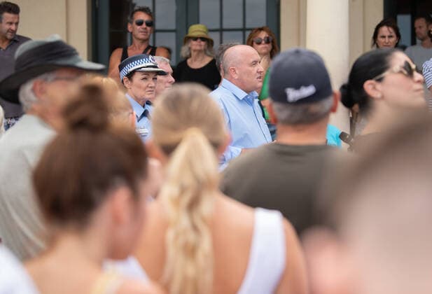 BONDI BEACH CORONAVIRUS CLOSURE, Minister for Police and Emergency Services David Elliott speaks during a press conference at Bondi Beach in Sydney, Saturday, March 21, 2020. Beachgoers drew condemnation yesterday when tens of thousands of people flouted social distancing rules, which have been put in place in an effort to limit the spread of COVID-19. ( NO ARCHIVING, EDITORIAL USE ONLY, NO USE IN BOOKS WITHOUT CONSENT SYDNEY NSW AUSTRALIA  Copyright: xJAMESxGOURLEYx 20200321001458564937