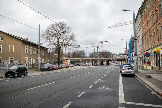 Tag 1 nach Erlass der städtischen Allgemeinverfügung mit Ausgangsbeschränkungen. Blick auf den Bischofsplatz früh am Morgen. 21.03.2020, Dresden, Deutschland, Äußere Neustadt, Dresden