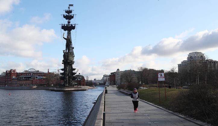MOSCOW, RUSSIA - MARCH 21, 2020: A girl jogging by the Moskva River. Alexander Shcherbak TASS  TS0D2F2A