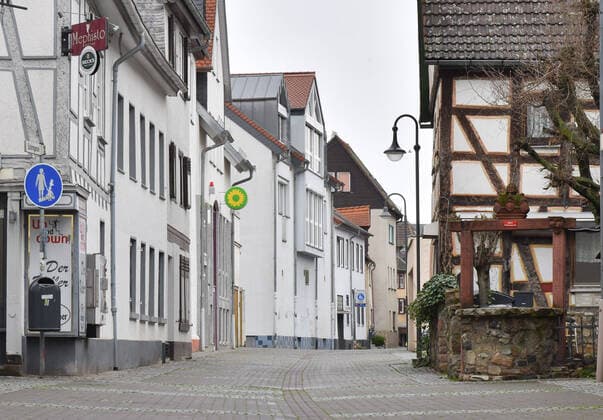 21.03.2020, xblx, eine menschenleere Strasse Friedberg