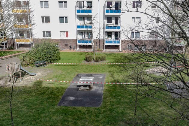 Closed Playground Corona-Krise in Deutschland, abgesperrter Kinderspielplatz, Hannover, 21.03.2020 Health Health Crisis Diseases