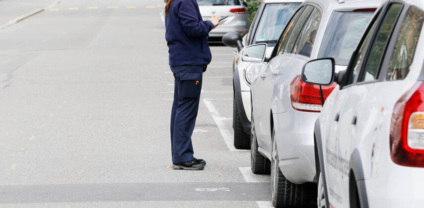 21.03.2020 Baden , SCHWEIZ , Parkplatz Kontroller Privates Unternehmen