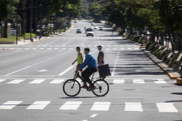 (200321) -- BUENOS AIRES, March 21, 2020 (Xinhua) -- A man wearing a face mask rides in a street in Buenos Aires, Argentina, March 20, 2020. Argentine President Alberto Fernandez asked the people to unite and comply with the mandatory quarantine placed until March 31 to help combat the novel coronavirus pandemic. The country has so far reported 158 cases, three of them fatal. (Xinhua Martin Zabala) ARGENTINA-BUENOS AIRES-COVID-19-MANDATORY QUARANTINE 