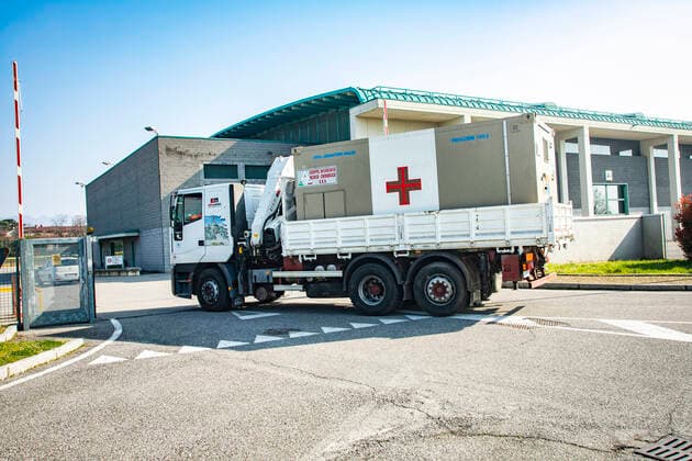 News Bilder des Tages Bergamo Coronavirus - setting up of the hospital in Campo dell ANA (national alpine association) in the Fair area; (Foto & xa9;Sergio Agazzi Fotogramma, Bergamo - 2020-03-21) p.s. la foto e utilizzabile nel rispetto del contesto in cui e stata scattata, e senza intento diffamatorio del decoro delle persone rappresentate  Copyright: xFotox& xa9;SergioxAgazzix xFOTOGRAMMAx