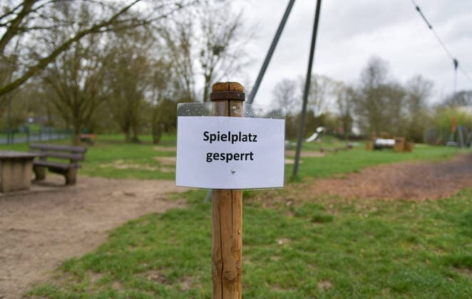 21.03.2020, xblx, gesperrter Spielplatz auf der Seewiese in Friedberg Friedberg