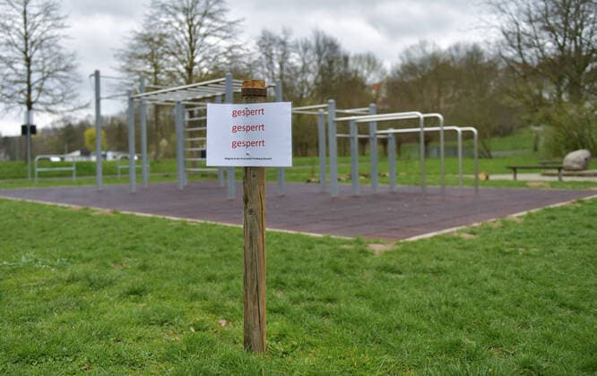 21.03.2020, xblx, gesperrter Spielplatz auf der Seewiese in Friedberg Friedberg