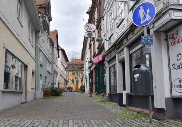 21.03.2020, xblx, menschenleere Gasse in der Innenstadt von Friedberg Friedberg