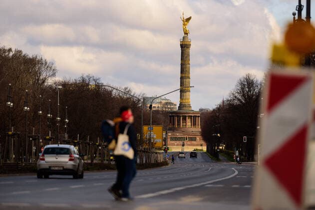 March 21, 2020: The Berlin Victory Column can be seen next to an empty street. The Governing Mayor of Berlin, Michael Mueller (SPD), prepares restricting residents movements to contain the deadly coronavirus pandemic. Public venues such as bars, clubs, museums, cinemas, schools, daycare centers and universities have already closed. Many businesses are resorting to home office work for their employees. And travel across the border to most neighbouring countries is severely restricted. - ZUMAs172 20200321_zap_s172_015 Copyright: xJanxScheunertx