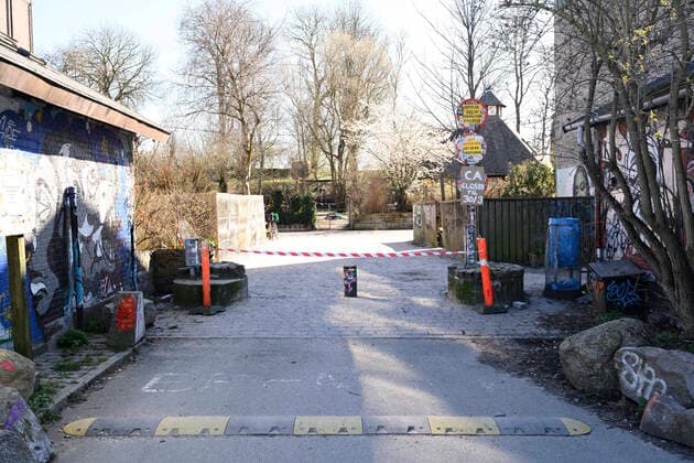 Christiania bliver lukket, loerdag den 21. marts 2020. Alt for mange gaester de seneste dage har faaet fristaden Christiania til at lukke for besoegende fra loerdag klokken 12 af hensyn til faren for smitte med coronavirus.. , Copenhagen Denmark Copyright: PhilipxDavali PhilipxDavalix spdk20200321-133018-L