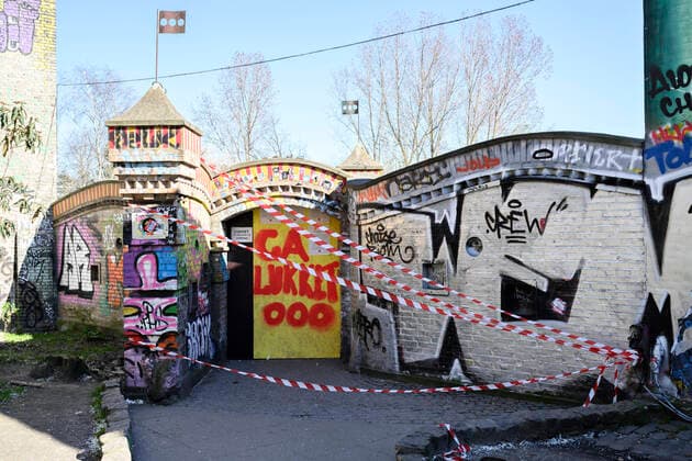Christiania bliver lukket, loerdag den 21. marts 2020. Alt for mange gaester de seneste dage har faaet fristaden Christiania til at lukke for besoegende fra loerdag klokken 12 af hensyn til faren for smitte med coronavirus.. , Copenhagen Denmark Copyright: PhilipxDavali PhilipxDavalix spdk20200321-133034-L