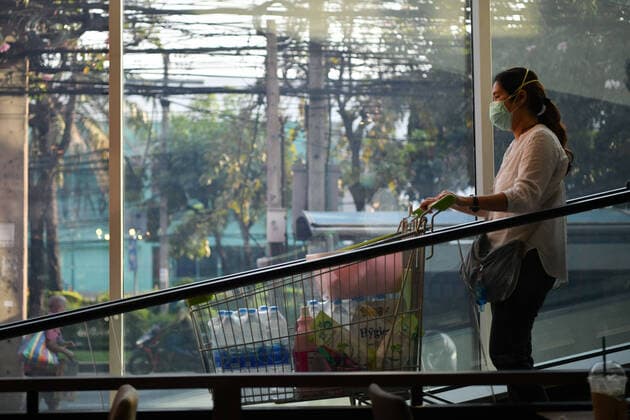 March 21, 2020, Bangkok, Thailand: A woman shopping while wearing a protective mask as a preventive measure against the spread of Coronavirus at a shopping mall in Bangkok..Thailand has so far reported 411 cases of COVID-19 coronavirus with most of the cases reported in the Capital city Bangkok. Bangkok Thailand - ZUMAs197 20200321_zaa_s197_014 Copyright: xAmpholxThongmueangluangx