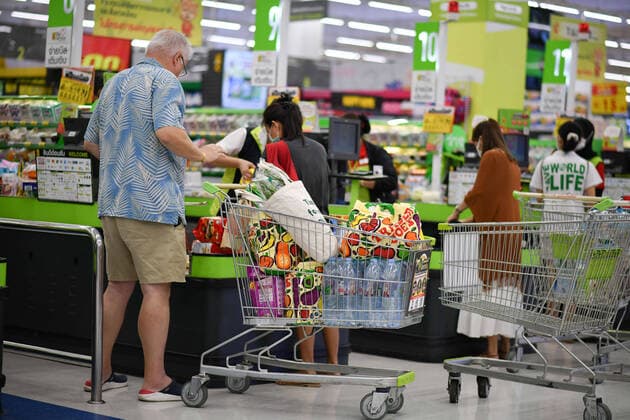 March 21, 2020, Bangkok, Thailand: People shopping while wearing protective masks as a preventive measure against the spread of Coronavirus at a shopping mall in Bangkok..Thailand has so far reported 411 cases of COVID-19 coronavirus with most of the cases reported in the Capital city Bangkok. Bangkok Thailand - ZUMAs197 20200321_zaa_s197_018 Copyright: xAmpholxThongmueangluangx