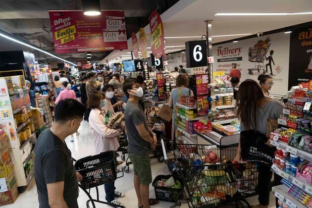 March 21, 2020, Bangkok, Bangkok, Thailand: After the Thai government s announcement of a partial shutdown in Bangkok which would close all businesses except supermarkets, pharmacies, and take-out restaurants shoppers filled supermarkets throughout the city to stock up on food and supplies in anticipation of a rumored complete lockdown of the city in the coming week. The number of confirmed cases of Covid-19 jumped to 411 from 322 overnight, the largest daily increase seen in the country since the start of the outbreak. Bangkok Thailand - ZUMAt128 20200321_zap_t128_008 Copyright: xAdryelxTalamantesx