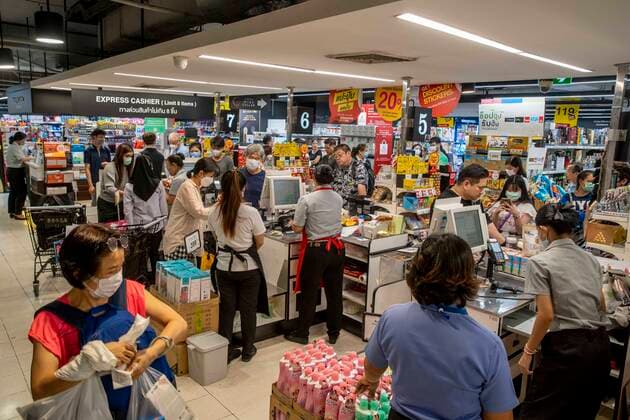 March 21, 2020, Bangkok, Bangkok, Thailand: After the Thai government s announcement of a partial shutdown in Bangkok which would close all businesses except supermarkets, pharmacies, and take-out restaurants shoppers filled supermarkets throughout the city to stock up on food and supplies in anticipation of a rumored complete lockdown of the city in the coming week. The number of confirmed cases of Covid-19 jumped to 411 from 322 overnight, the largest daily increase seen in the country since the start of the outbreak. Bangkok Thailand - ZUMAt128 20200321_zap_t128_012 Copyright: xAdryelxTalamantesx