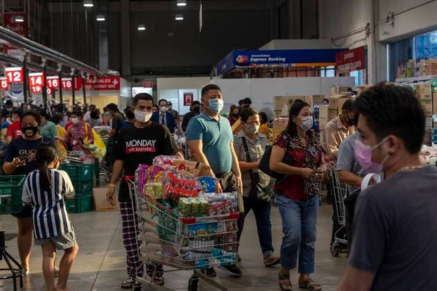 March 21, 2020, Bangkok, Bangkok, Thailand: After the Thai government s announcement of a partial shutdown in Bangkok which would close all businesses except supermarkets, pharmacies, and take-out restaurants shoppers filled supermarkets throughout the city to stock up on food and supplies in anticipation of a rumored complete lockdown of the city in the coming week. The number of confirmed cases of Covid-19 jumped to 411 from 322 overnight, the largest daily increase seen in the country since the start of the outbreak. Bangkok Thailand - ZUMAt128 20200321_zap_t128_021 Copyright: xAdryelxTalamantesx