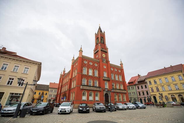 Rathaus Kamenz Der Rathaus auf dem Marktplatz im sächsischen Kamenz. Aufgrund des Coronavirus steht wohlmöglich eine Ausgangssperre in Kamenz und ganz Sachsen ab dem 23.03.2020 bevor. Kamenz Sachsen Germany