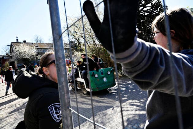 Christiania bliver lukket, loerdag den 21. marts 2020. Alt for mange gaester de seneste dage har faaet fristaden Christiania til at lukke for besoegende fra loerdag klokken 12 af hensyn til faren for smitte med coronavirus.. , Copenhagen Denmark Copyright: PhilipxDavali PhilipxDavalix spdk20200321-135154-L